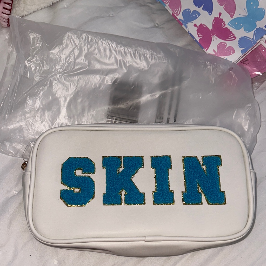 Neutrogena White Cosmetic Pouch With Teal Interior